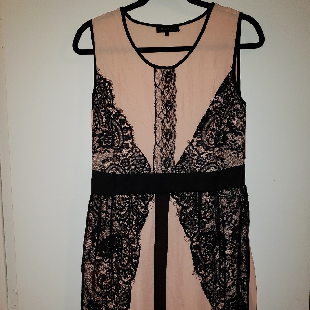 SOFT & CHIC💟 Lace Insert Maxi Dress - Picture 5 of 6